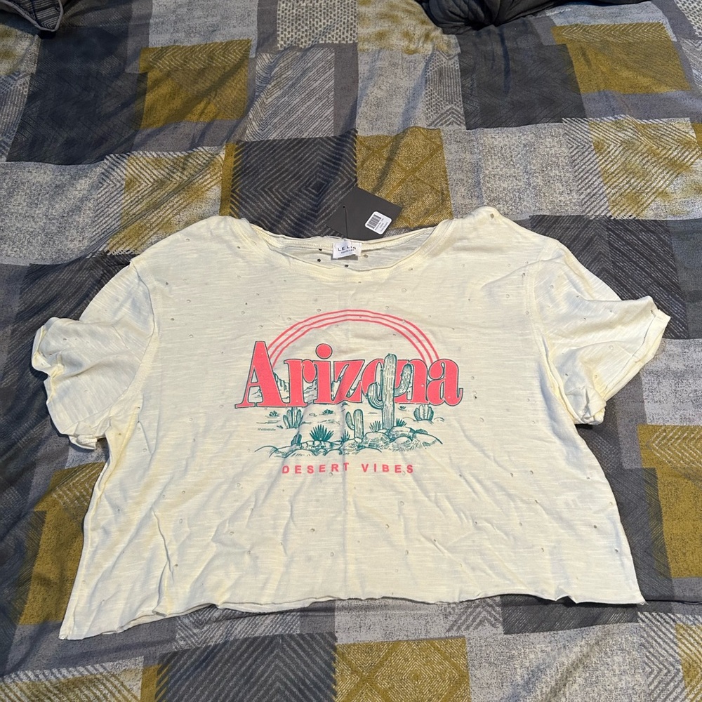Le Lis Graphic Cropped T-Shirt, Size Large, New With Tags, Pale Yellow
